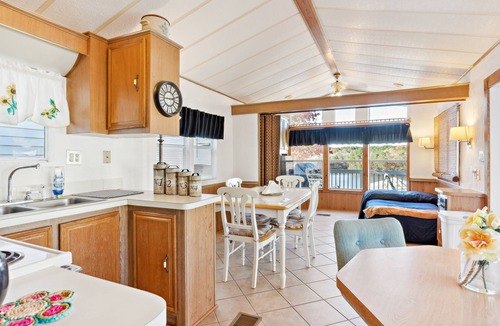 New London House | Lakefront Retreat In Badin Shores Resort 2 Bedroom Home
