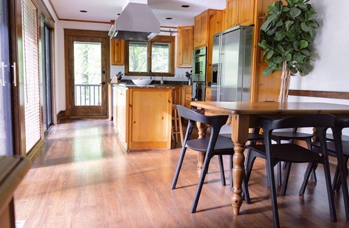 Lake Toxaway House | Lakefront Retreat in Quite Cove on Luxurious Lake Toxaway