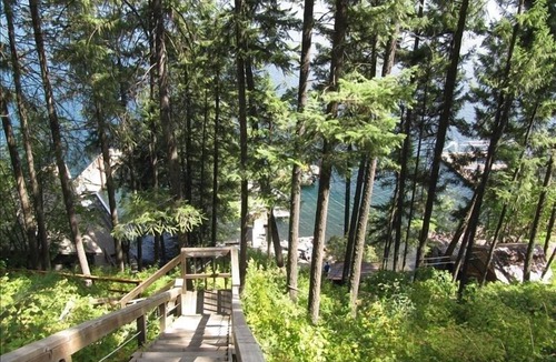 Coeur d'Alene Cabin | Lakefront Rustic Log Cabin on Gorgeous Lake Coeur D' Alene!