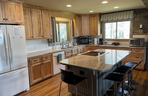 Albemarle House | Lakefront sleeps 14: Swim floats , hammocks, fire pit, grill, yard games