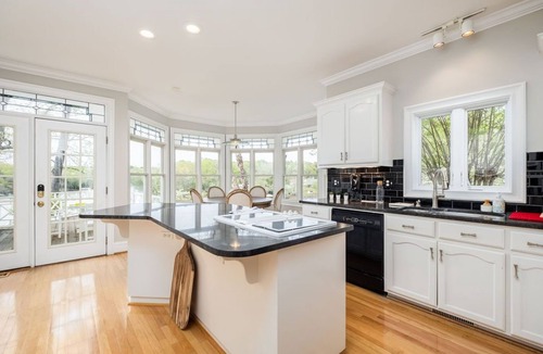 Steele Creek House | Lakefront villa with pool
