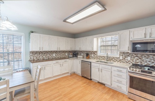 Southmont House | Lakefront w/Game Room, Kayaks and More!