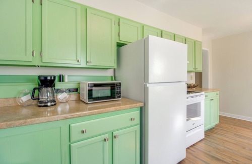 Tullahoma Cottage | Lakes, Whiskey & More! Charming Home in Tullahoma