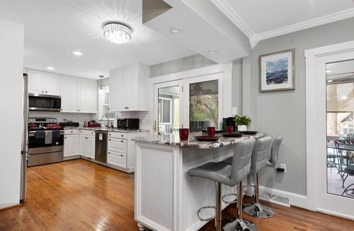 Mount Mourne Villa | "Lakeshore Estate"- Next to Lake Norman, Pool, Incredible Game Room & Hot tub