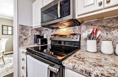 Westover Condo | Lakeside Bliss – 3BR Condo with Stunning Views