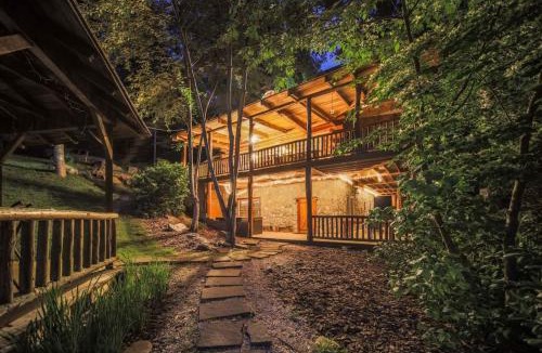 Mars Hill House | Lakeside Cabin - 2 Fireplaces-Hot Tub-Game Room