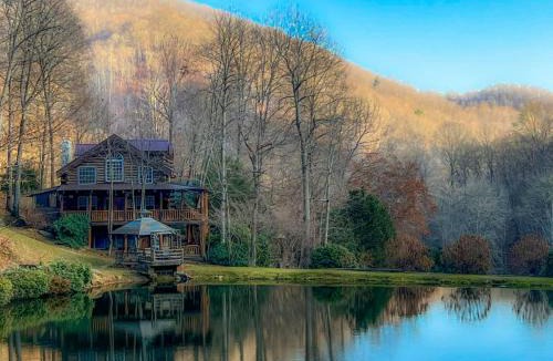 Mars Hill House | Lakeside Cabin - 2 Fireplaces-Hot Tub-Game Room