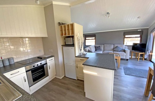 Bethersden Cabin | Lakeside Lodge with Beautiful Views