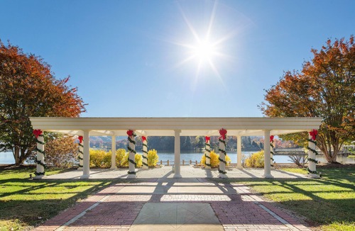 Lake Junaluska Cottage | Lakeside Retreat at The Ginkgo Cottage - Location, location, location