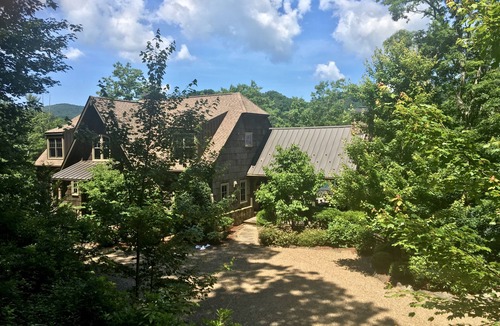 Cullowhee House | Lakeside, Secluded, Luxury Mountain Lodge-Sleeps 12