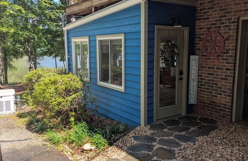 Reidsville Apartment | Lakeside Serenity directly on Lake Reidsville
