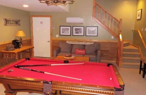 Charter Hills House | Lakeside w/hot tub, porch, pool table, fireplace, 2 king suites 1mile to resort