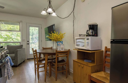 Flat Rock Condo | Lakeview 1BR Condo w/Deck | Walk to Village
