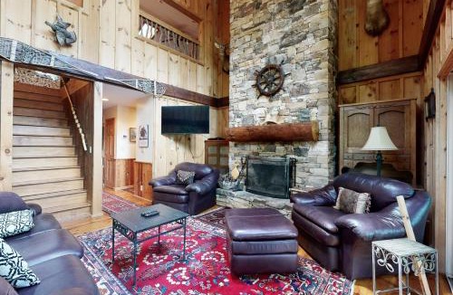 Cullowhee House | Lakeview Cabin