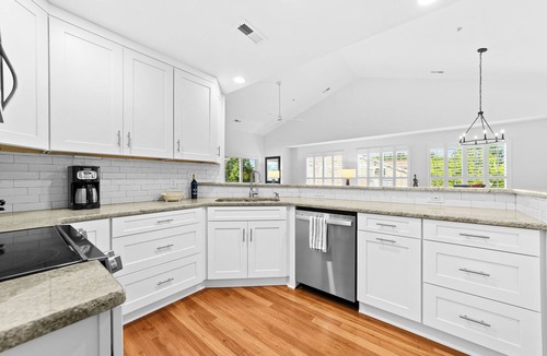 Cornelius Condo | Lakeview Penthouse on Lake Norman