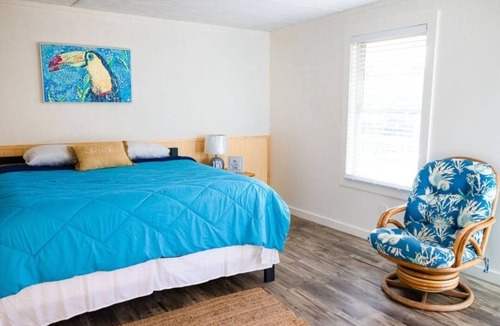 Hayesville Apartment | Lakeview Toucan Terrace Bamboo Studio