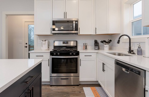 Fairview House | Land of the Pines in the Mountains