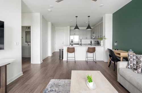 Brentwood Apartment | Landing | Amazing 1BD, Clubhouse, Gym