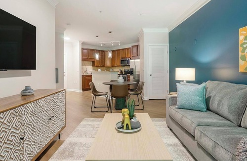 Cary Apartment | Landing | Amazing 1BD, Courtyard, Gym