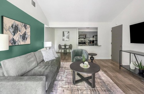 Green Hills Apartment | Landing | Amazing 1BD, Gym, Pool