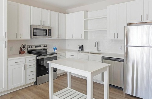 Belle Mina Apartment | Landing | Amazing 1BD, Gym, Courtyard