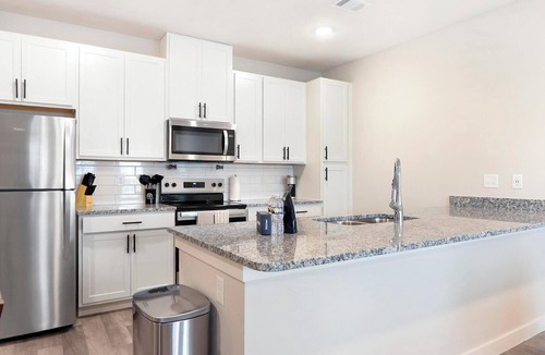 Beaufort Apartment | Landing | Amazing 1BD, Gym