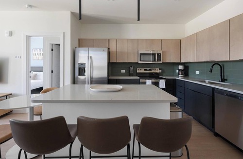 Eighth Avenue Apartment | Landing | Amazing 3BD, Gym