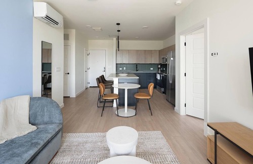 Eighth Avenue Apartment | Landing | Amazing 3BD, Gym