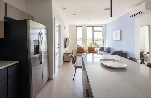 Eighth Avenue Apartment | Landing | Amazing 3BD, Gym
