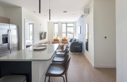 Eighth Avenue Apartment | Landing | Amazing 3BD, Gym
