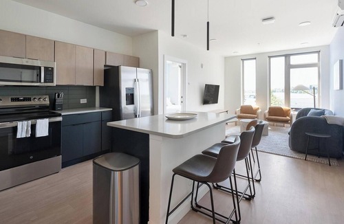 Eighth Avenue Apartment | Landing | Amazing 3BD, Gym