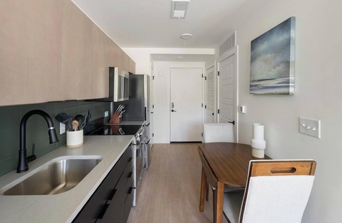 Eighth Avenue Apartment | Landing | Amazing Studio, Gym