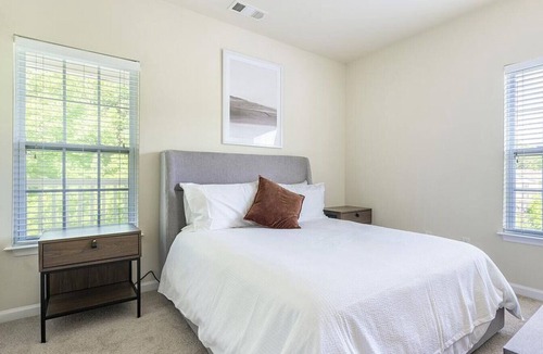 Southwest Raleigh Apartment | Landing at Clairmont at Farmgate - 2 Bedrooms in Southwest Raleigh