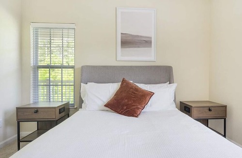 Southwest Raleigh Apartment | Landing at Clairmont at Farmgate - 2 Bedrooms in Southwest Raleigh