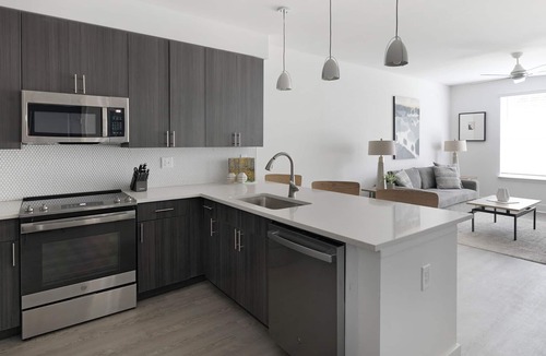 Crestwood South Apartment | Landing at Crestline