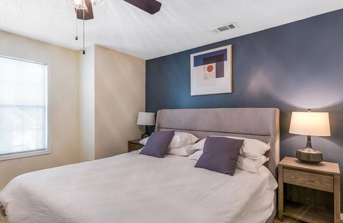 Winston - Salem Apartment | Landing at Crowne Oaks - 2 Bedrooms in Downtown Winston Salem