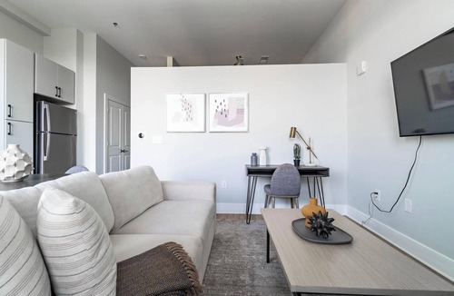 Downtown Apartment | Landing at Foster on the Park - Studio in Downtown