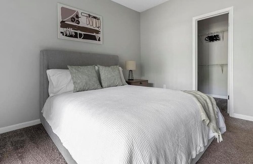 Charlotte Apartment | Landing at The Arboretum - 1 Bedroom in Oxford Hunt