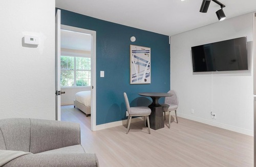 Northeast Raleigh Apartment | Landing at The Harrison - 1 Bedroom in Northeas.