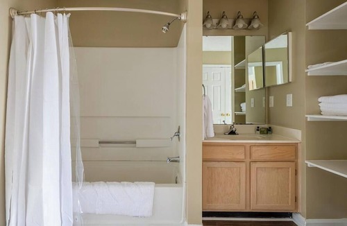 Holly Springs Apartment | Landing at Trellis Pointe - 1 Bedroom in Downtown Holly Springs