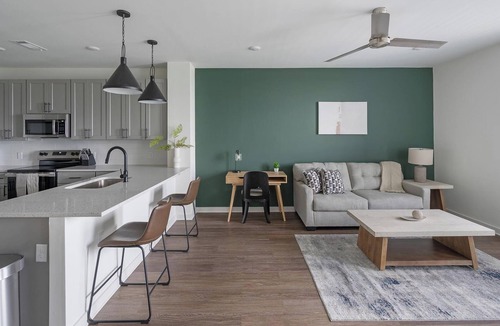 Brentwood Apartment | Landing | Beautiful 1BD, Gym, Clubhouse