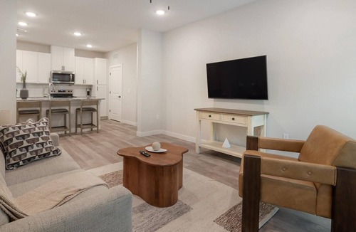 Beaufort Apartment | Landing | Beautiful 2BD, Gym