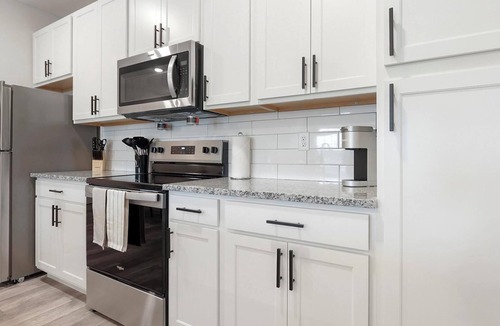 Beaufort Apartment | Landing | Chic 1BD, Gym