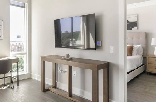 Southwest Raleigh Apartment | Landing | Chic 1BD in Caraleigh