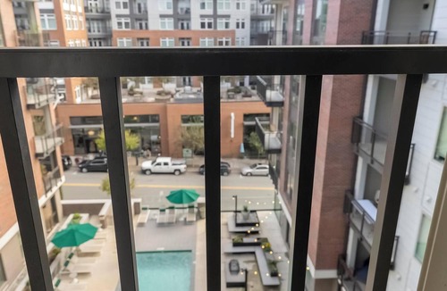 Downtown Apartment | Landing | Chic 1BD, Pool, Gym