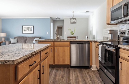 Eureka Apartment | Landing | Chic 2BD, Gym, Pool
