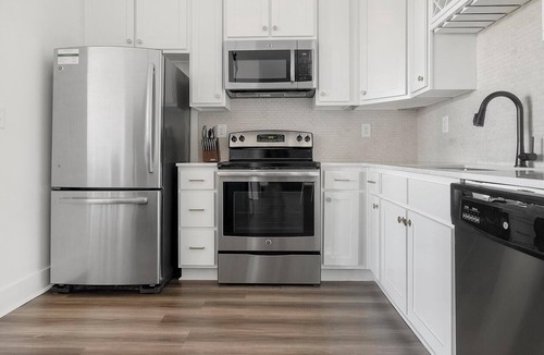 Cary Apartment | Landing | Chic 2BD, Gym, Pool