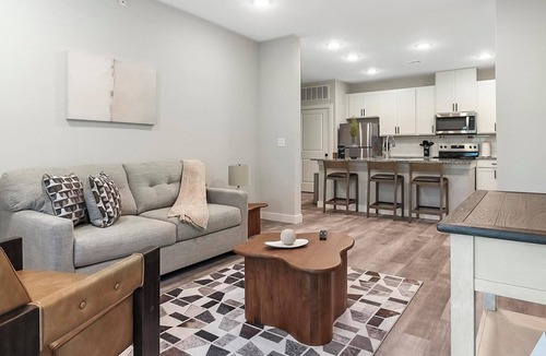 Beaufort Apartment | Landing | Chic 2BD, Gym