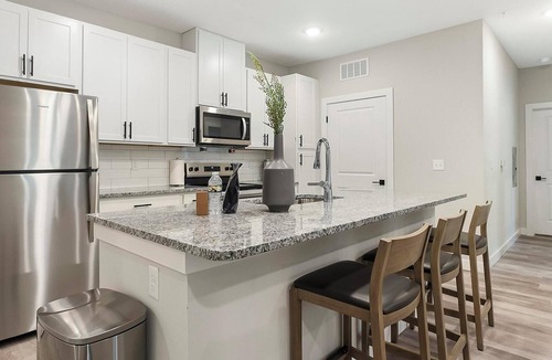 Beaufort Apartment | Landing | Chic 2BD, Gym