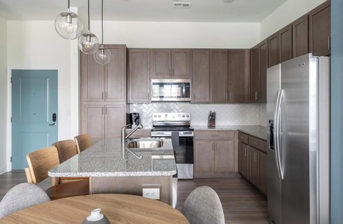 Wilmington Apartment | Landing | Chic 2BD, Pool, Gym